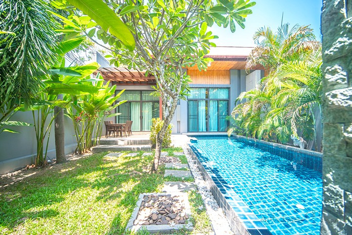 Saiyuan Estate // 2 bed 2 bath semi-detached corner villa 10 mins drive to Nai Harn beach-1