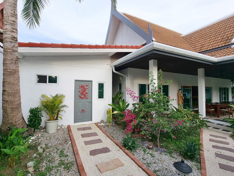 3 bed 3 bath Balinese Pool Villa with 608 Sqm Land in Popular Rawai location, just 5-7 mins drive to beaches-17