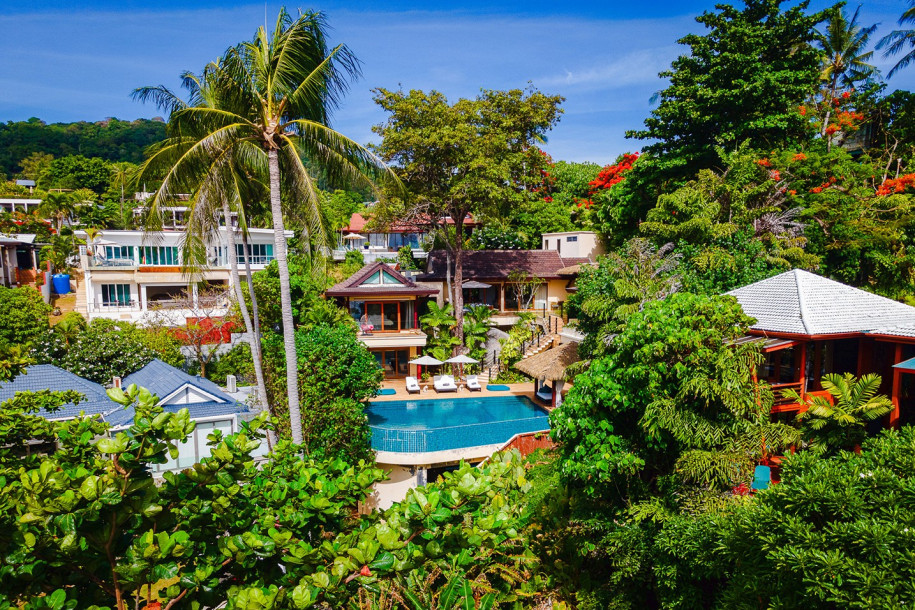 4 Bed 4 Bath Luxury Beachfront Pool Villa in Baan Kata Villas for sale in Phuket-23