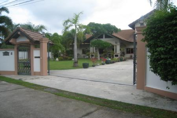 5 Bedroom Luxury Home in Chalong-8