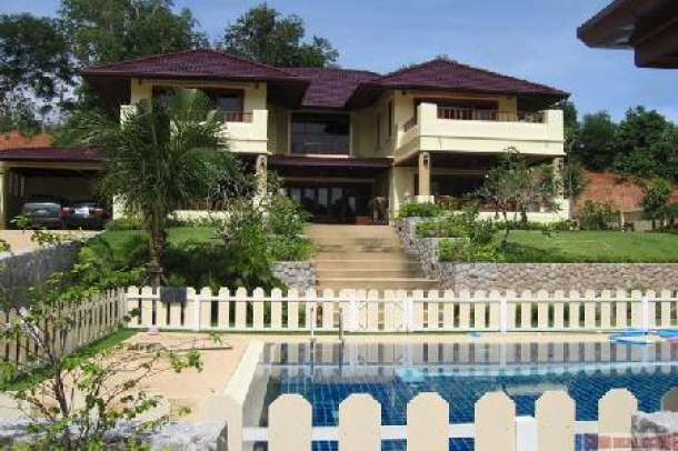 Large 3 Bed House with Swimming Pool and Snooker Table, Patong-12