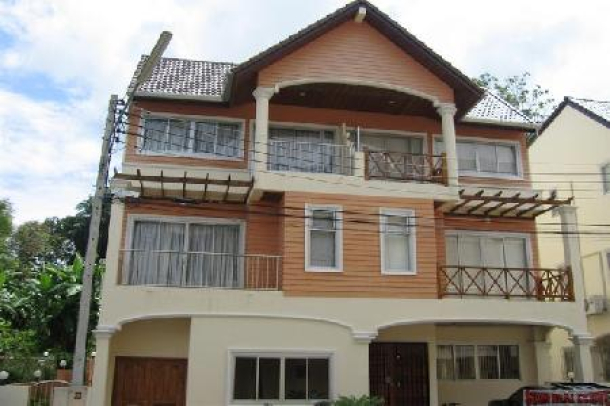 Large 3 Bed House with Swimming Pool and Snooker Table, Patong-1