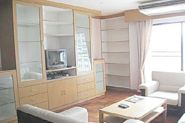 Sukhumvit11, A Charming 2 bedrooms condominium with fitted furniture on sale-1