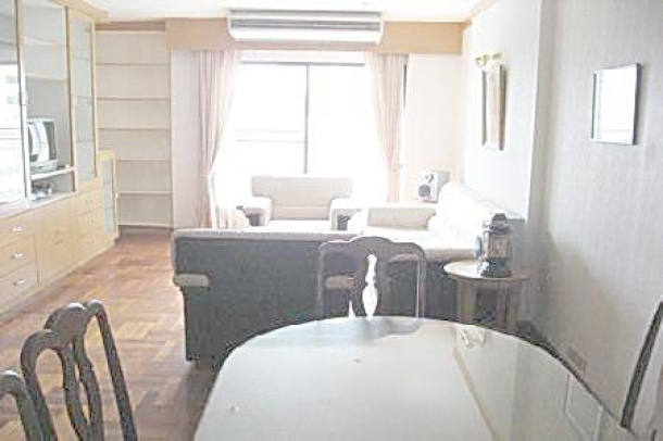 Sukhumvit11, A Charming 2 bedrooms condominium with fitted furniture on sale-2