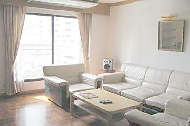 Sukhumvit11, A Charming 2 bedrooms condominium with fitted furniture on sale-3