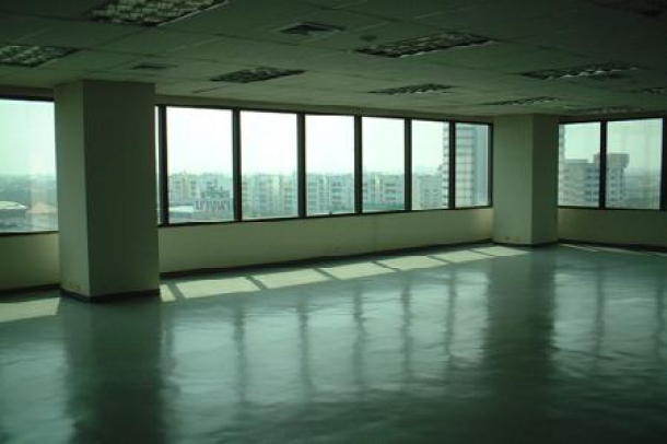 Bangna Complex | 120 sqm Office for Rent in Bangna-4
