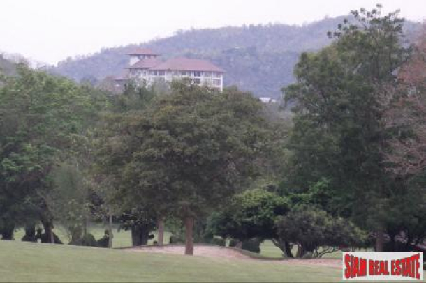 Luxurious Condominium Development in the Centre of Hua Hins Golfing District.-3