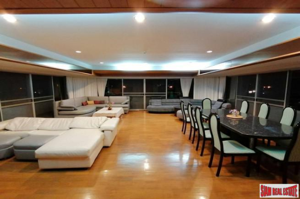 Gorgeous Condominium In Hua Hin On The Beach 3 Bedrooms 3 Bathrooms And Maid Quarters-12