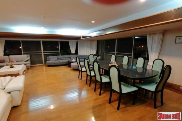 Gorgeous Condominium In Hua Hin On The Beach 3 Bedrooms 3 Bathrooms And Maid Quarters-13
