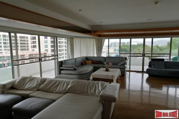 Gorgeous Condominium In Hua Hin On The Beach 3 Bedrooms 3 Bathrooms And Maid Quarters-4