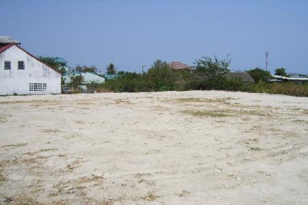 Great Land Plot in the Heart of Hua Hin perfect to divide for bungalows or shop houses-3