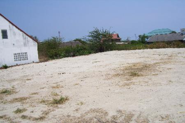Great Land Plot in the Heart of Hua Hin perfect to divide for bungalows or shop houses-5