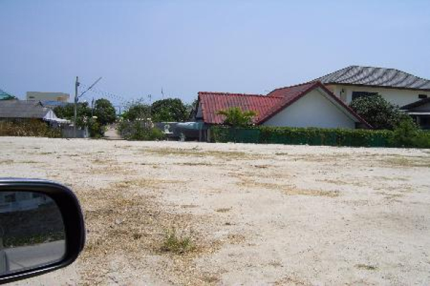 Great Land Plot in the Heart of Hua Hin perfect to divide for bungalows or shop houses-7