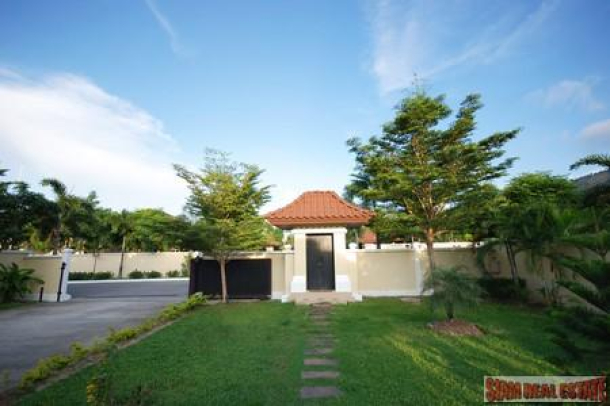 Beautifully styled 3 bedroom pool villas for rent-9