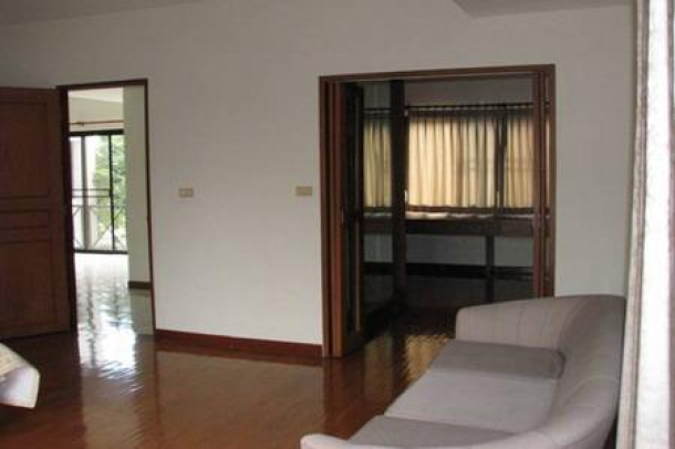 Large 3+1 bedrooms appartment for rent in Sukhumvit Soi 26-3