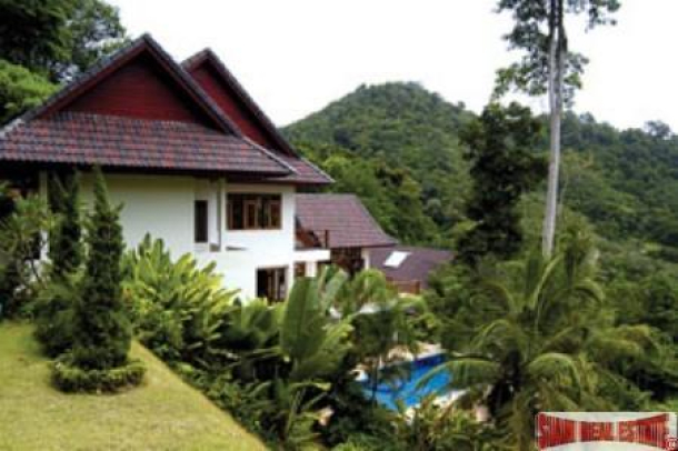 Grand, Luxurious 4 Bedroom Estate with Sea Views and a Private Pool, Patong-11