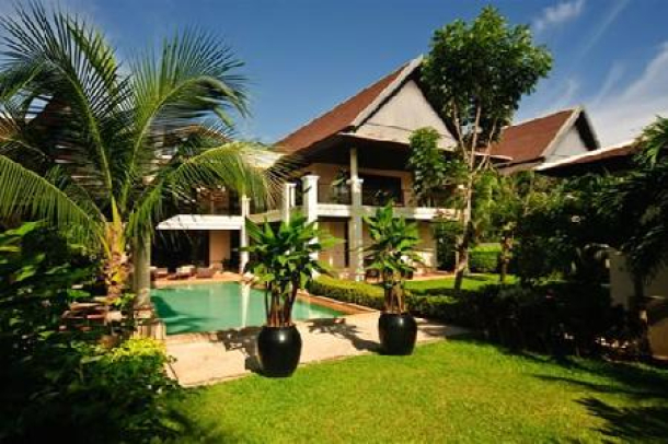 Maan Tawan | Luxury Ocean View Private Pool Holiday Villa on Bang Tao Bay adjacent to the Banyan Tree Hotel and Laguna Facilities-11