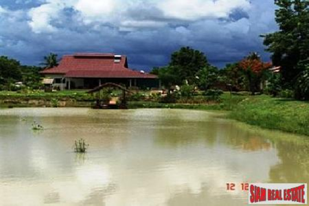 Big private estate set on 8.0 Rais of land! - Pattaya-1