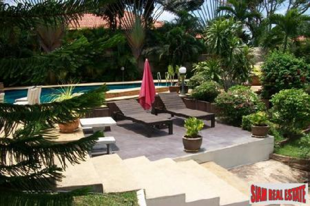 Big private estate set on 8.0 Rais of land! - Pattaya-6