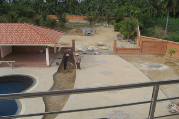 Large property for sale 2 minutes away from Phoenix Golf Club! - Pattaya-3