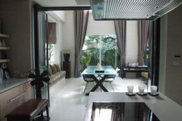 Baan Issara Rama9, Marvelous Estate for sale in one of the most prestigious housing development.-1