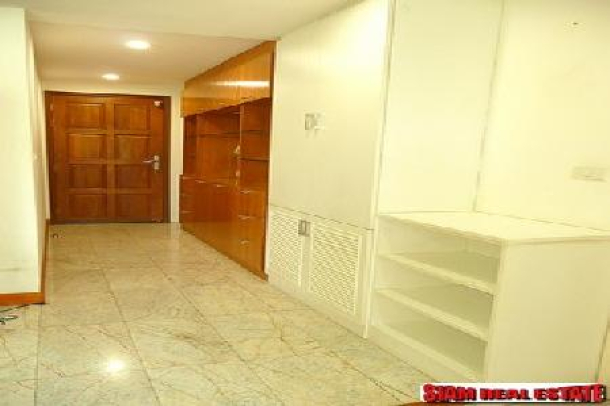 2 bedrooms condo for Lease close to the Asoke BTS Station-1