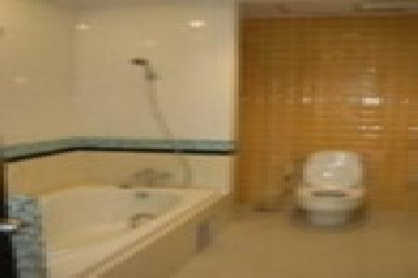 AP City Smart | Modern Two Bedroom  Condo for Rent in Sukhumvit 18 Asoke Area-4