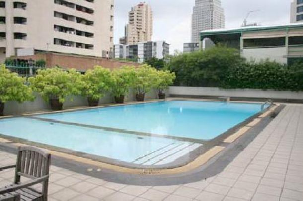 A Spacious 3 Bedroom & Newly Renovated Apartment In Sukhumvit 18-1