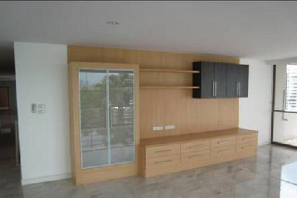 Newly Renovated 4 bedrooms Penthouse in Sukhumvit 18-2