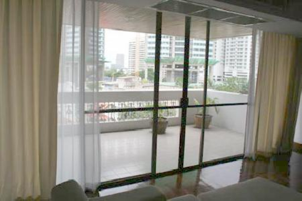 Newly Renovated 4 bedrooms Penthouse in Sukhumvit 18-5
