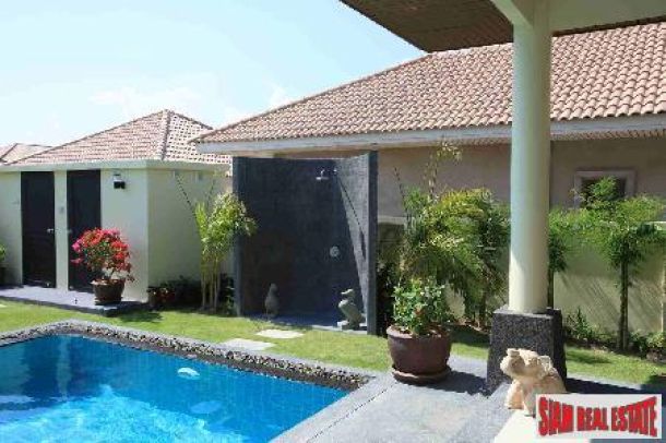 Highly Quality Pool Villas Set in Scenic Location a Few Minutes Drive from Golf Courses and Hua Hin Town Centre-13