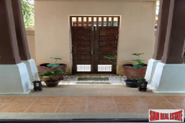 Modern 3 Bedroom House with a Large Swimming Pool and Jacuzzi For Sale at Patong, Phuket-11