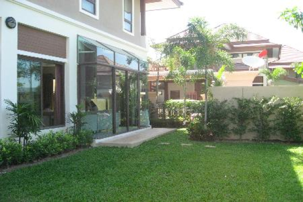 Modern 3 Bedroom House with a Large Swimming Pool and Jacuzzi For Sale at Patong, Phuket-2