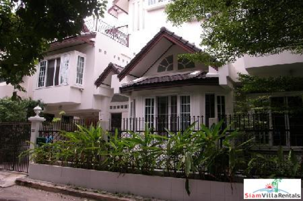 Spectacular Six Bedroom, Newly Renovated House for Rent, 500 sqm Residence at Sukhumvit 39-2