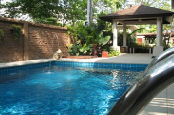 RENTED A Charming House Superbly Located On Sukhumvit 26 With A Lovely Private Pool-2