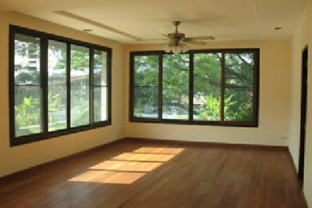 RENTED A Charming House Superbly Located On Sukhumvit 26 With A Lovely Private Pool-6