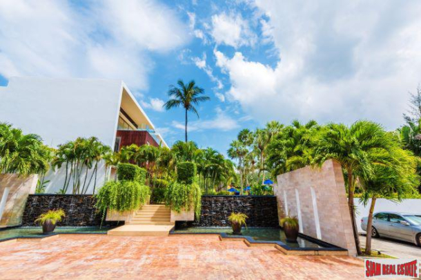 Modern 3 Bedroom House with a Private Pool Situated Directly on Loch Palm Golf Course-26