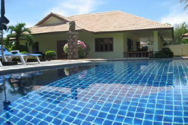 Villa For Sale with a Large Garden and Swimming Pool-2