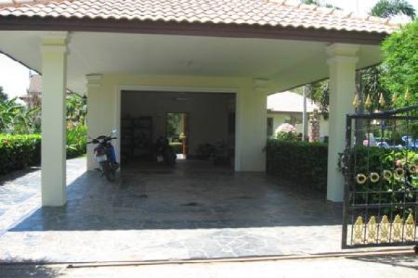 Villa For Sale with a Large Garden and Swimming Pool-3