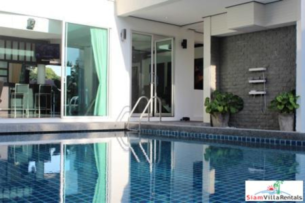 Beautiful Contemporary House with a Nice Garden and Swimming Pool for Holiday Rental-3
