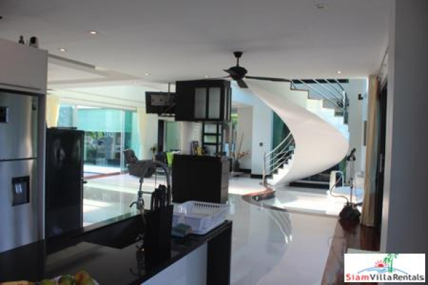 Beautiful Contemporary House with a Nice Garden and Swimming Pool for Holiday Rental-7