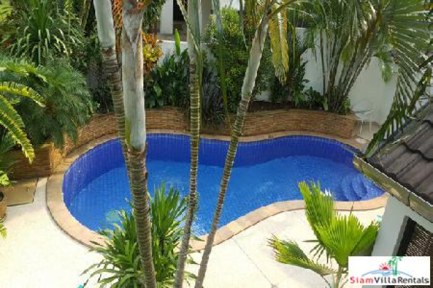 Modern 3 Bedroom House with a Private Pool Situated Directly on Loch Palm Golf Course-11