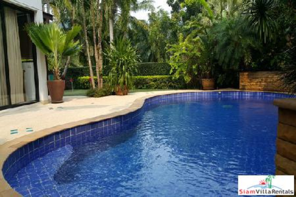 Modern 3 Bedroom House with a Private Pool Situated Directly on Loch Palm Golf Course-13