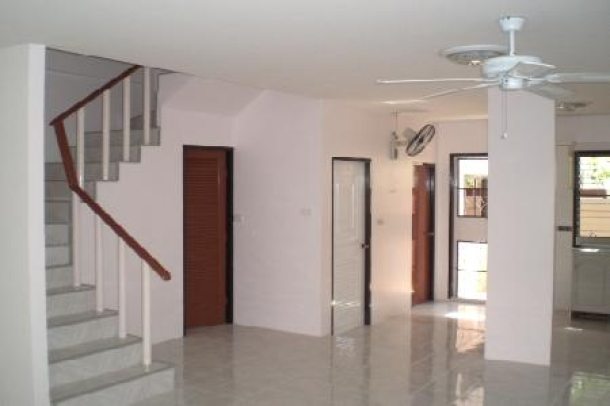 Delightful Refurbished 3 Bedroom Townhouse with Communal Swimming Pool For Sale at Patong-2