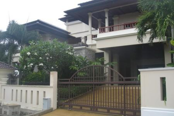 Luxury Modern House with Five Bedroom and a Private Pool for Rental at Laguna-1