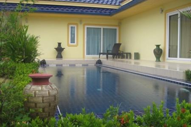 Beautiful Modern Pool Villa with Three Bedrooms for Rent at Rawai-2