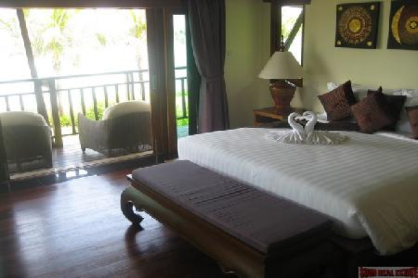 Luxury 3 Bedroom Beachfront Villa at The Village Coconut Island-5