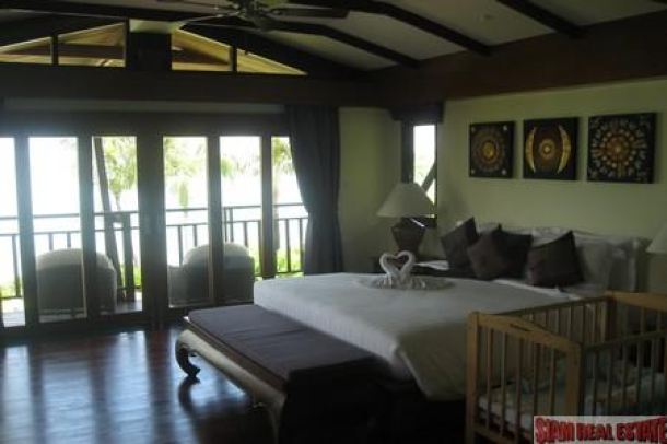 Luxury 3 Bedroom Beachfront Villa at The Village Coconut Island-6