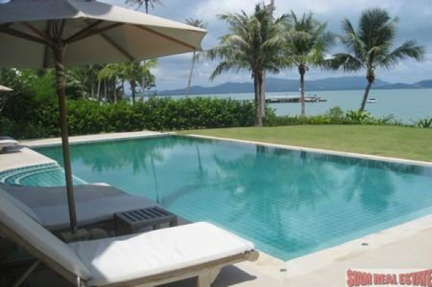 Luxurious 5 Bedroom Beachfront Villa at The Village Coconut Island-2