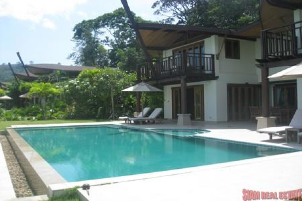 Luxurious 5 Bedroom Beachfront Villa at The Village Coconut Island-3